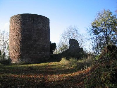 Ruine Homburg zwischen Eschershausen und Stadtoldendorf. Eine Besichtigung ist wegen Unfallgefahr leider seit einigen Jahren untersagt.